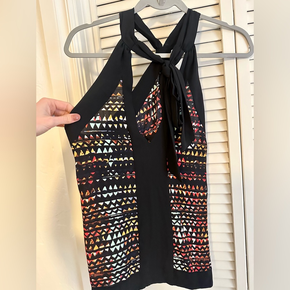 BCBGMAXAZRIA Womens Aztec tie neck cut out tank top